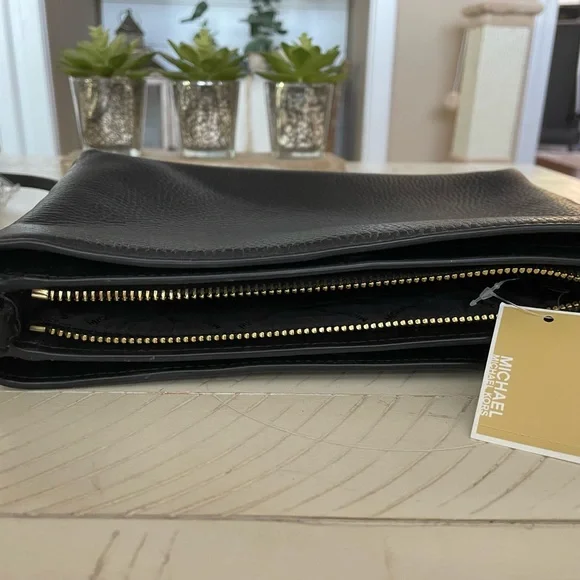Nwt Michael Kors black gold leather Trisha medium crossbody 3 compartment zip - Picture 8 of 11